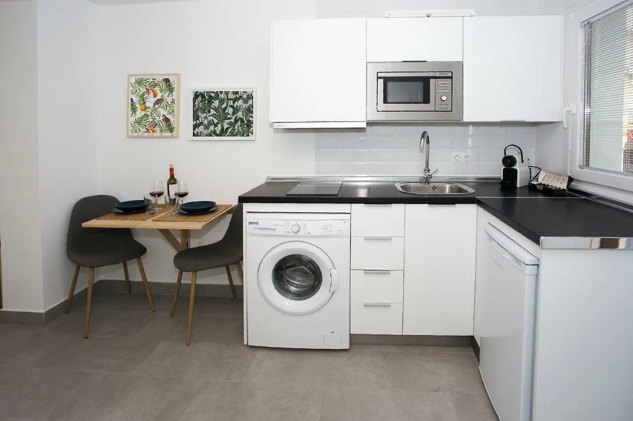 Monko - Kiwi & Tropycal Apartment O Τορρεμολίνος 0*,  Ισπανία